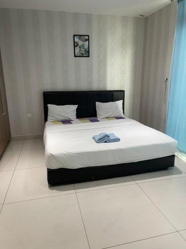 jb city desplanade shopping mall apartment