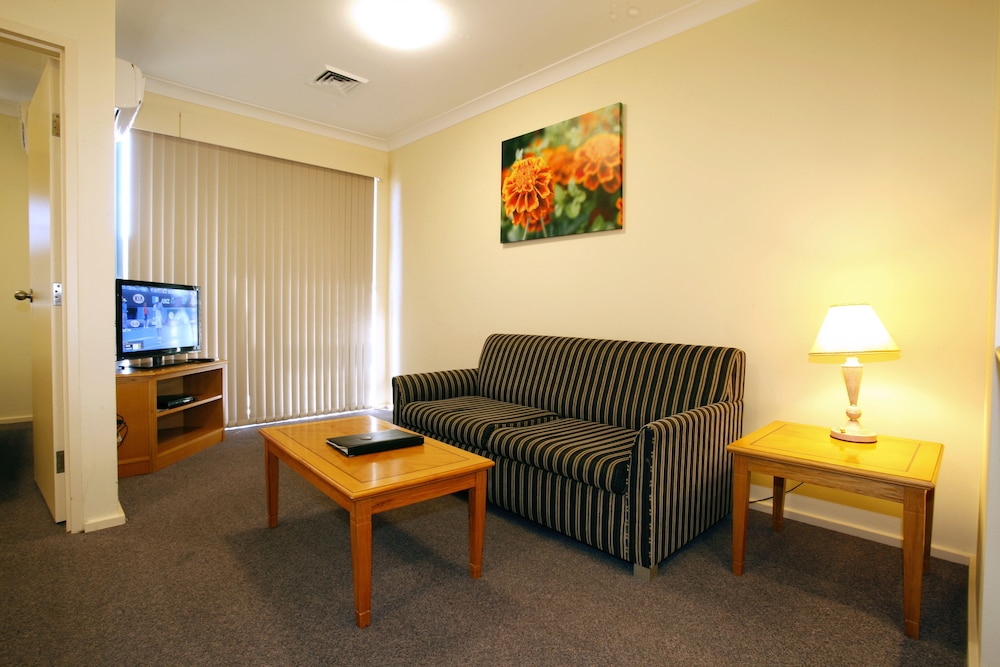 maclin lodge motel