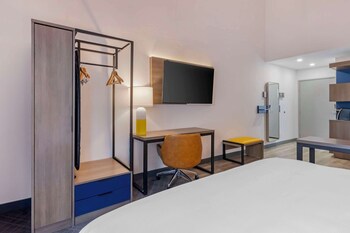 comfort inn and suites irvine spectrum