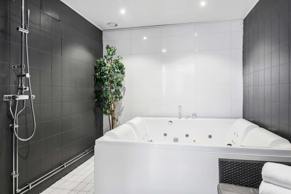 sure hotel by best western focus