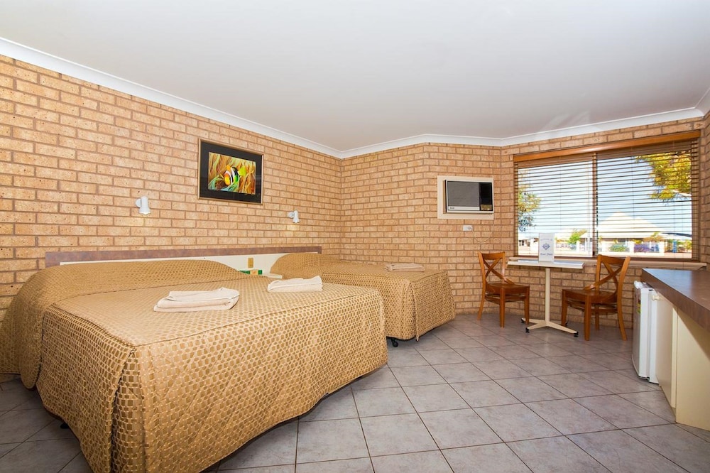 potshot hotel resort