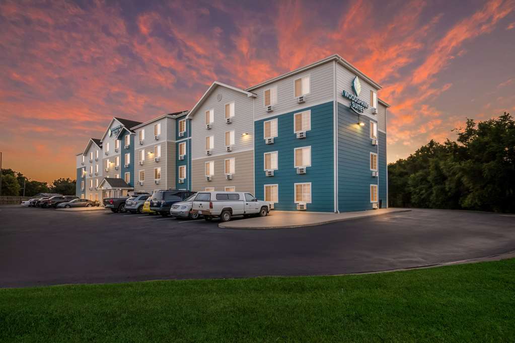 extended stay america select suites wichita south