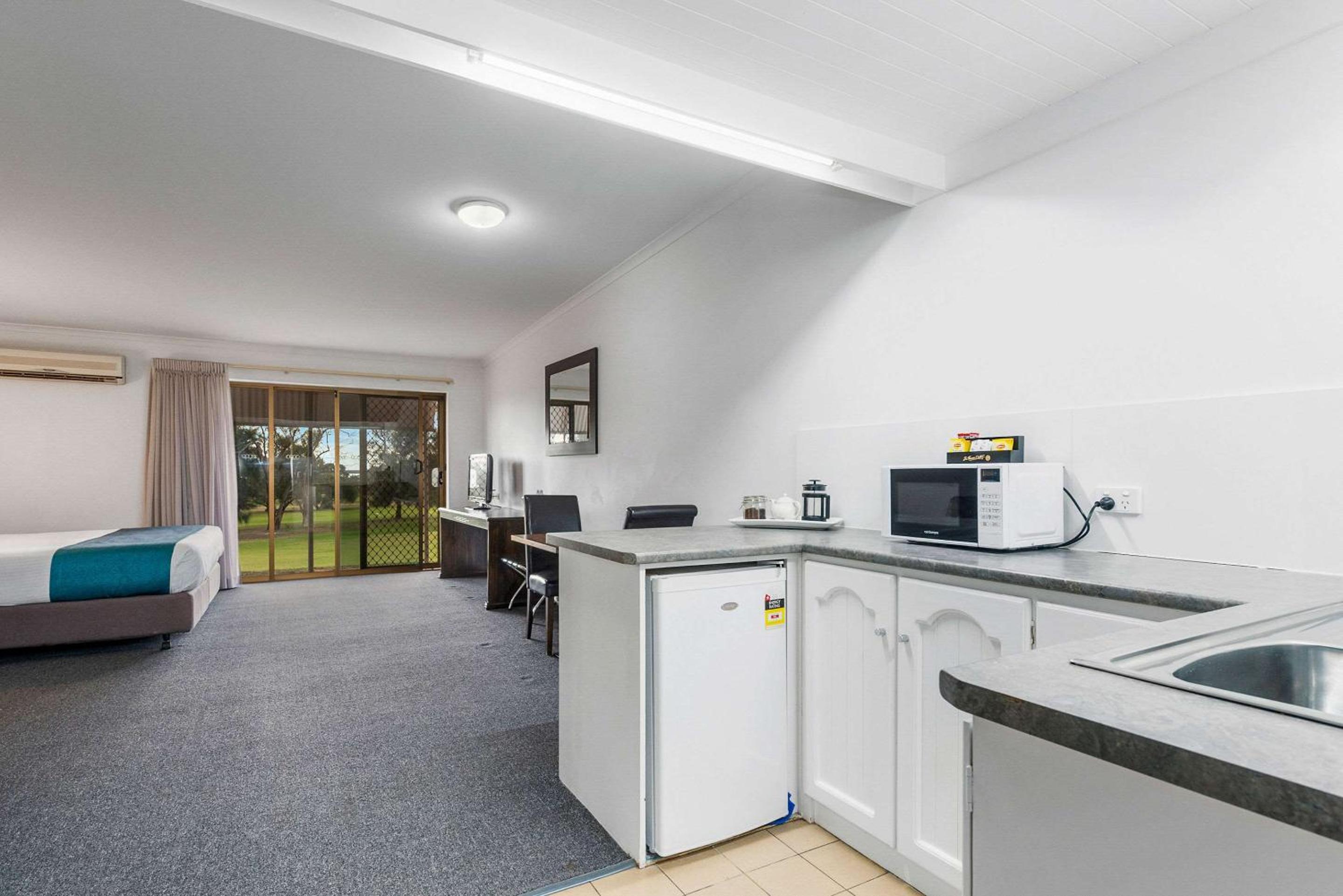 comfort inn and suites riverland