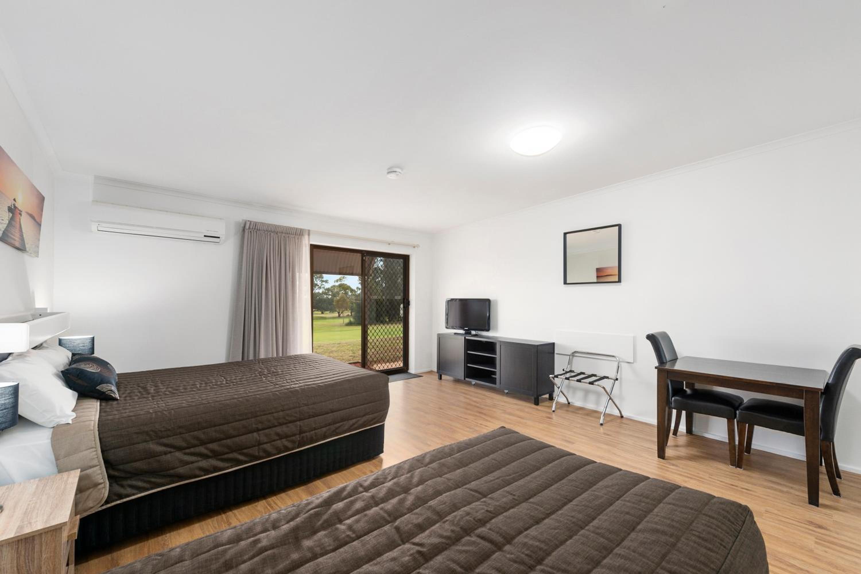 comfort inn and suites riverland