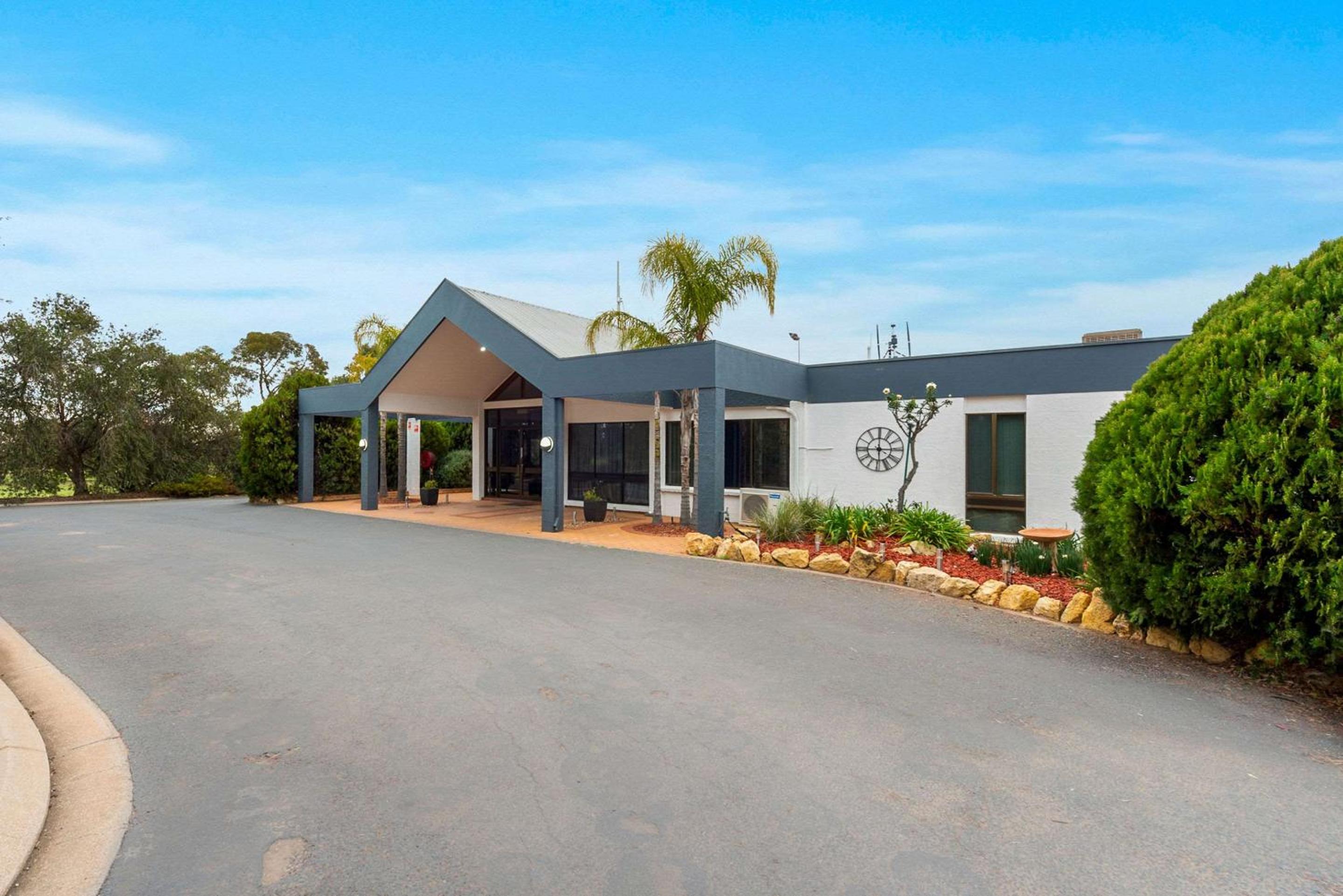 comfort inn and suites riverland