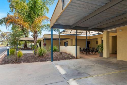 comfort inn and suites riverland