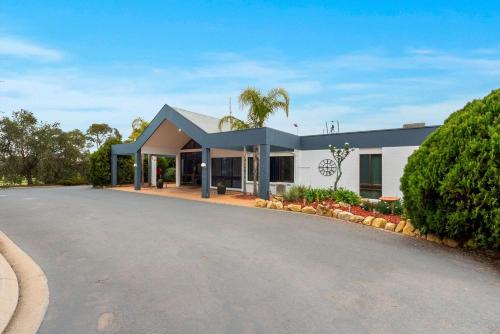 comfort inn and suites riverland