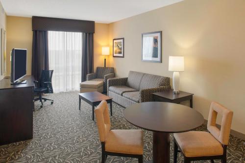 holiday inn ardmore i 35 by ihg