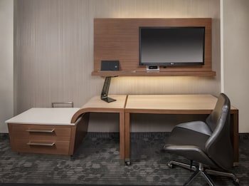 courtyard by marriott lansing