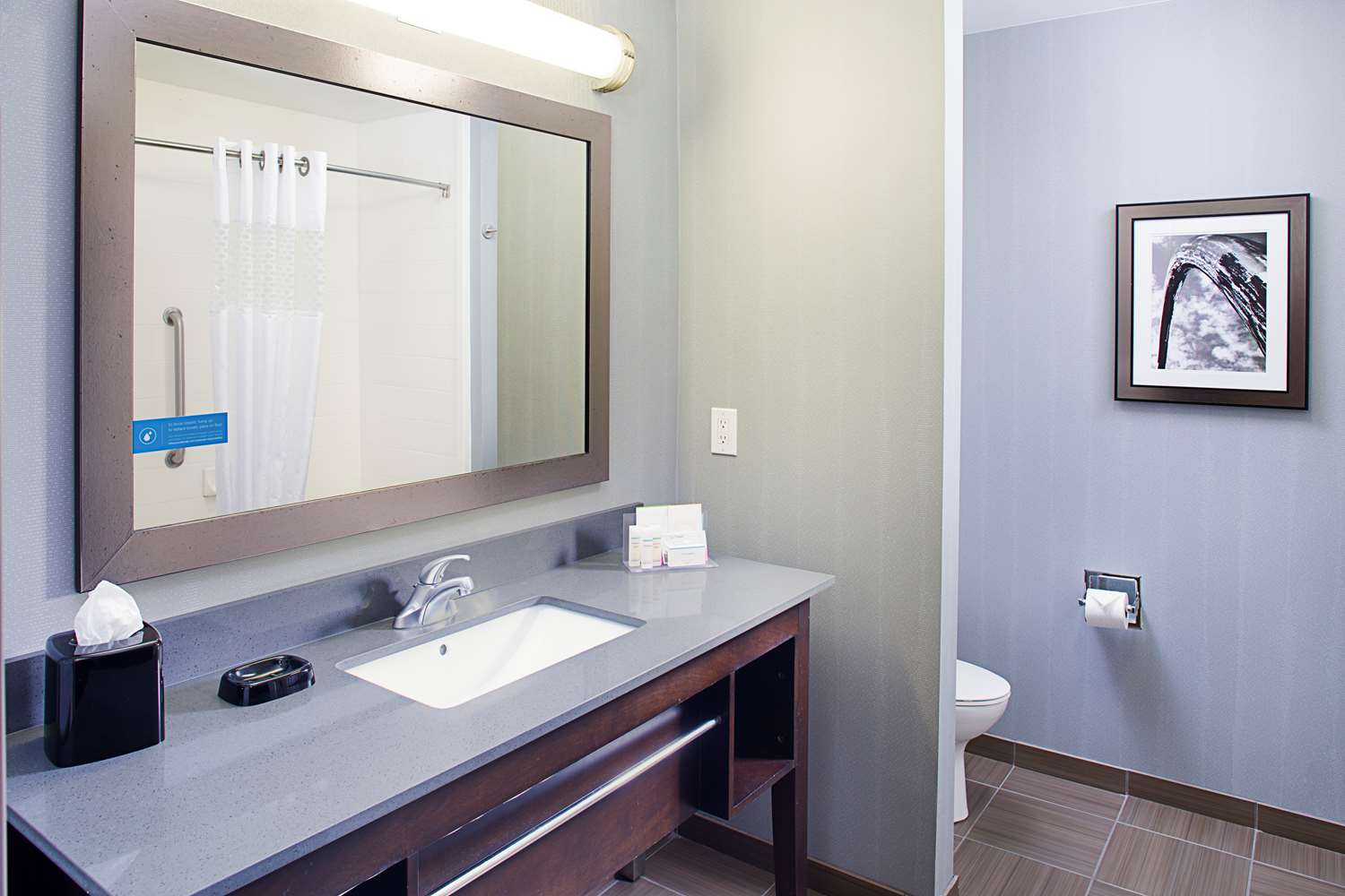 hampton inn and suites lansing west