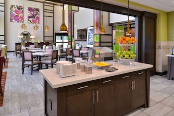 hampton inn and suites lansing west