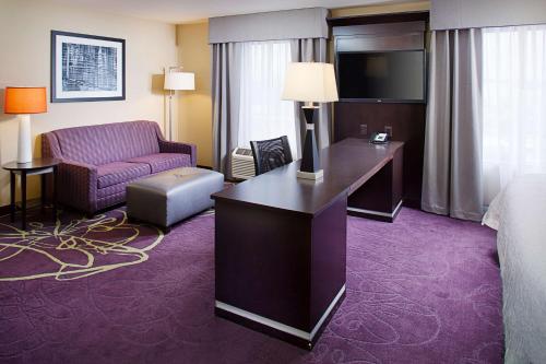hampton inn and suites lansing west