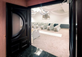 the aquarius casino resort bw premier collection