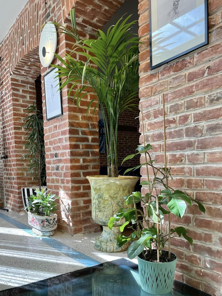 artisan boutique hotel and gallery