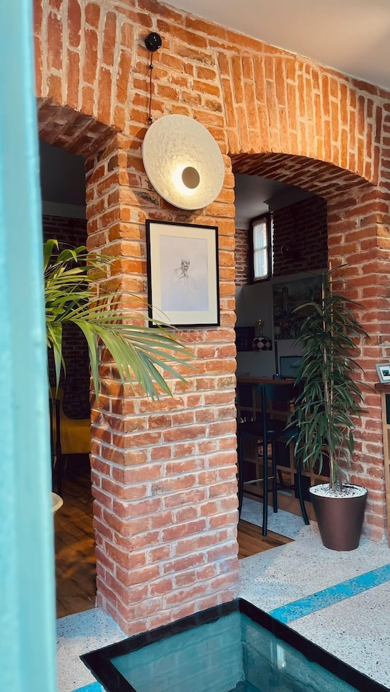 artisan boutique hotel and gallery