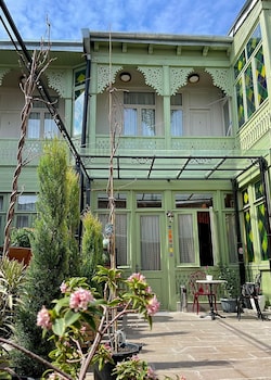 artisan boutique hotel and gallery