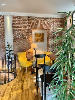 artisan boutique hotel and gallery