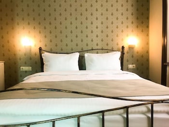 artisan boutique hotel and gallery