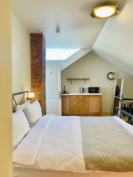 artisan boutique hotel and gallery