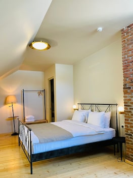 artisan boutique hotel and gallery