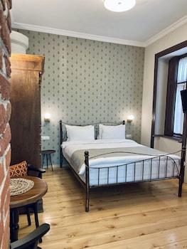 artisan boutique hotel and gallery