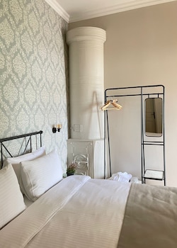 artisan boutique hotel and gallery