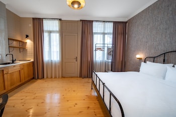 artisan boutique hotel and gallery