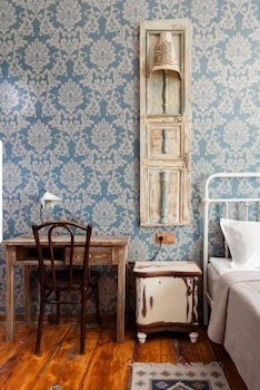 artisan boutique hotel and gallery