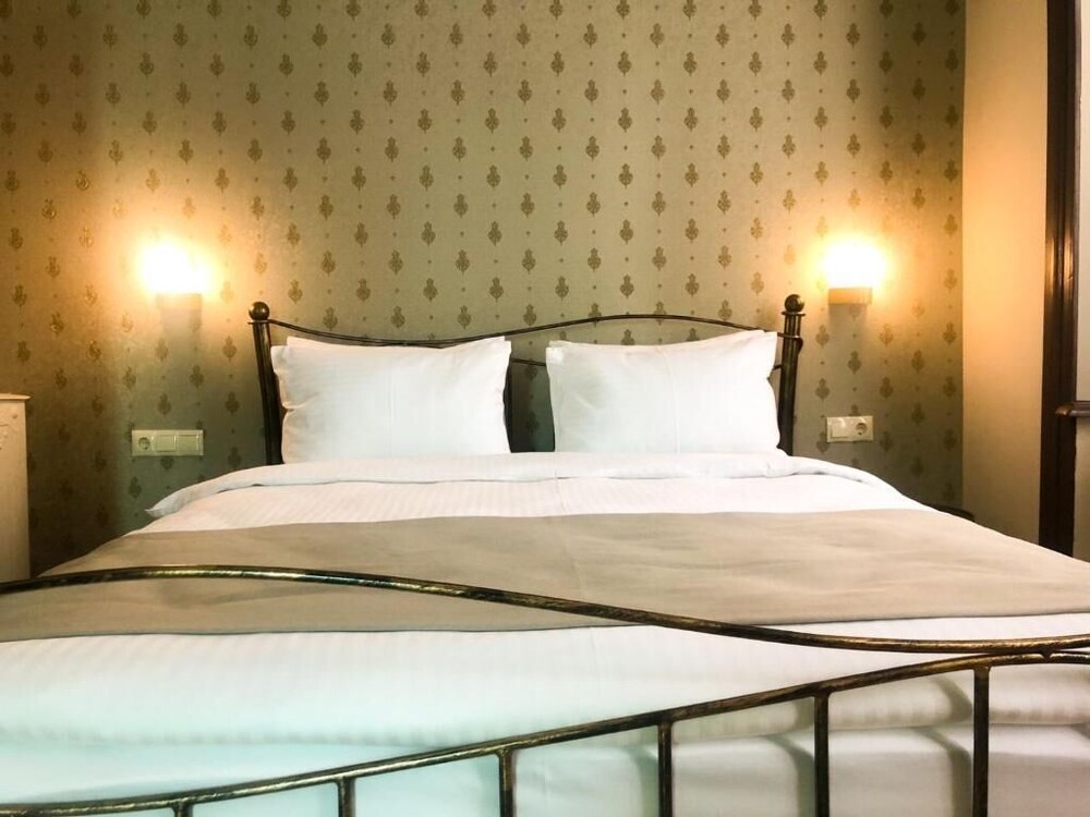 artisan boutique hotel and gallery