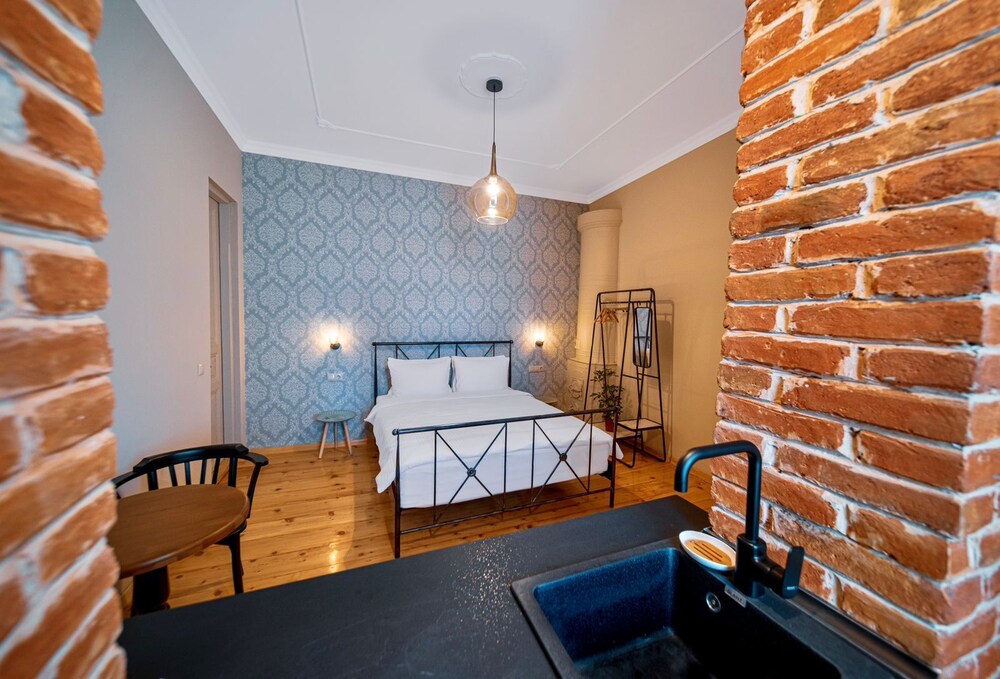 artisan boutique hotel and gallery