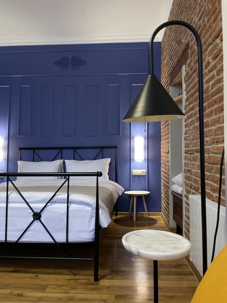 artisan boutique hotel and gallery