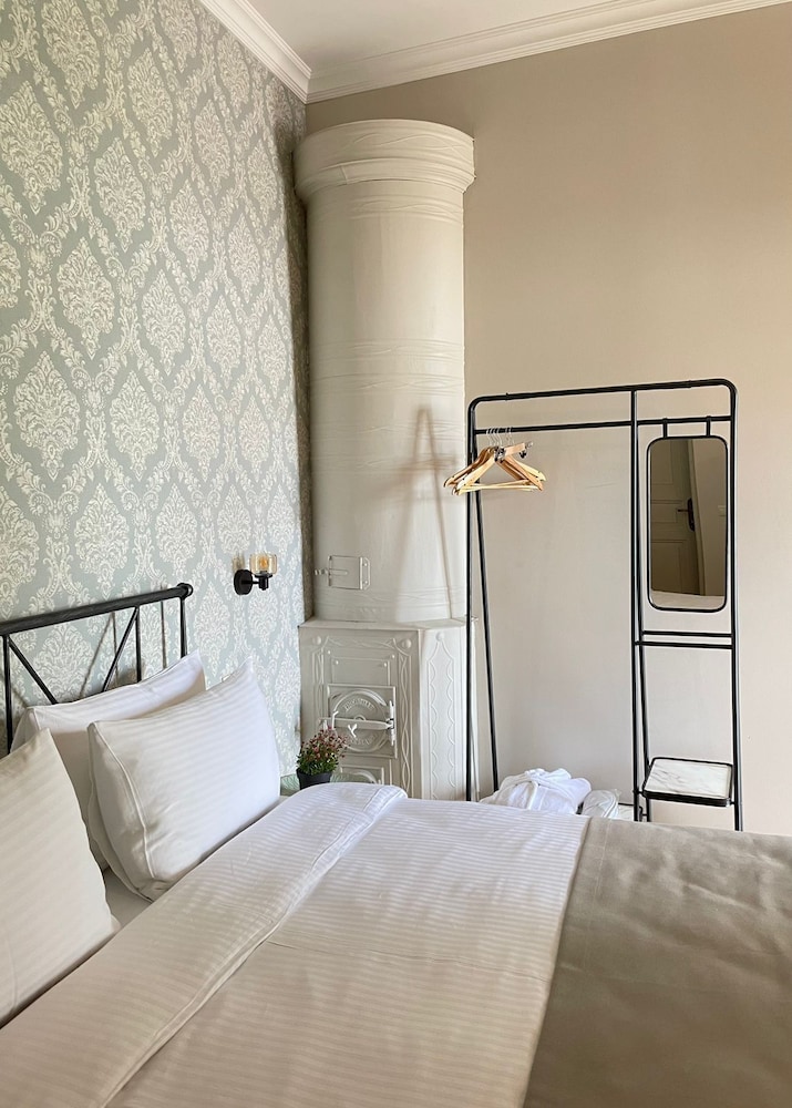 artisan boutique hotel and gallery