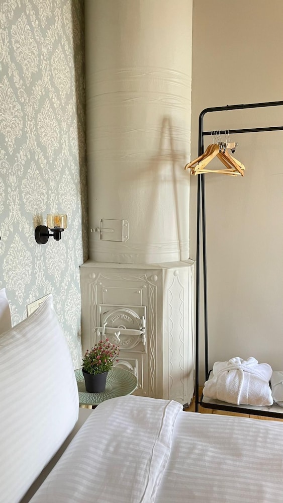 artisan boutique hotel and gallery