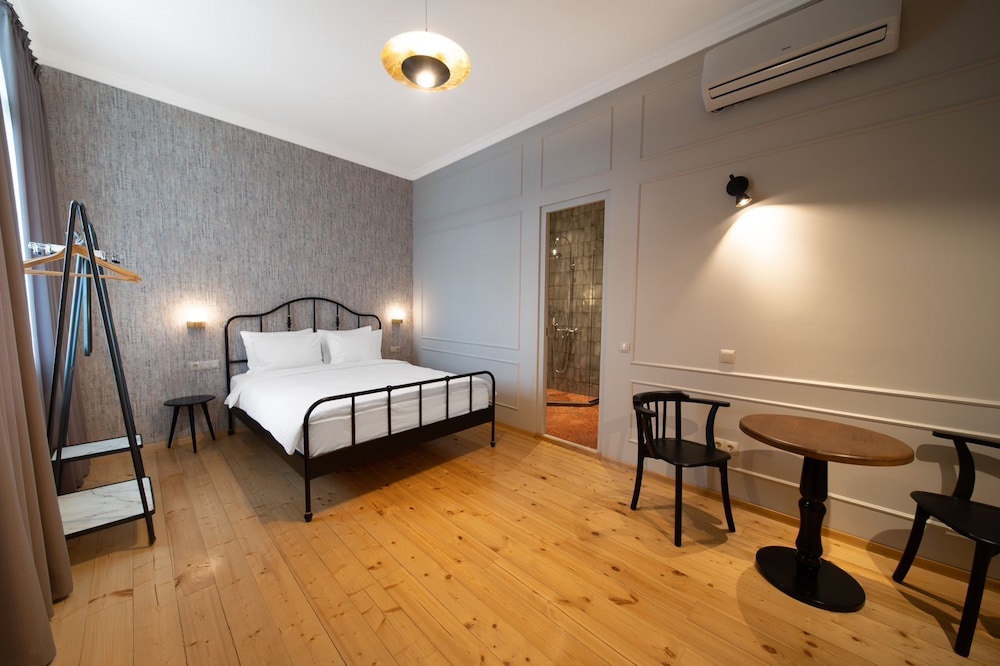 artisan boutique hotel and gallery