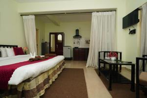 four seasons guest house