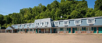 country squire inn and suites