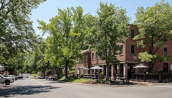 country squire inn and suites