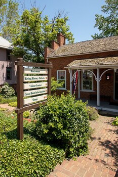 country squire inn and suites