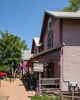 country squire inn and suites