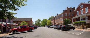 country squire inn and suites