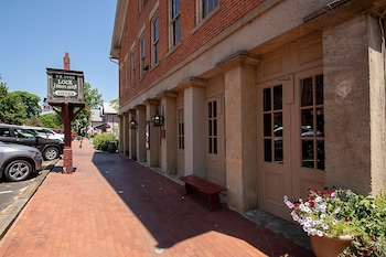 country squire inn and suites