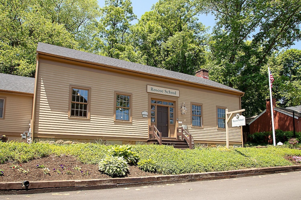 country squire inn and suites