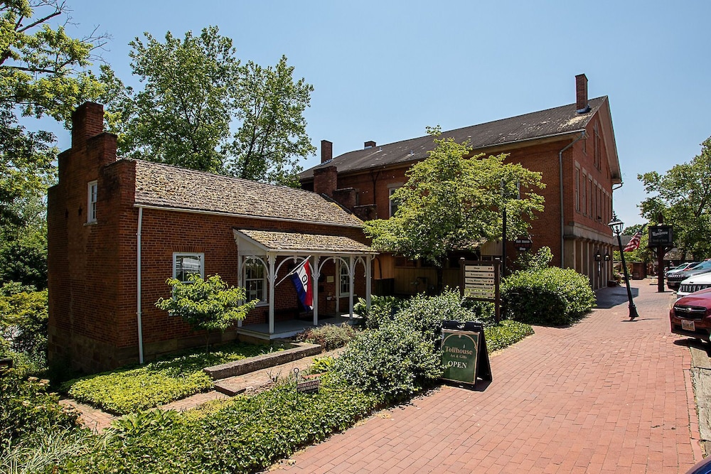 country squire inn and suites