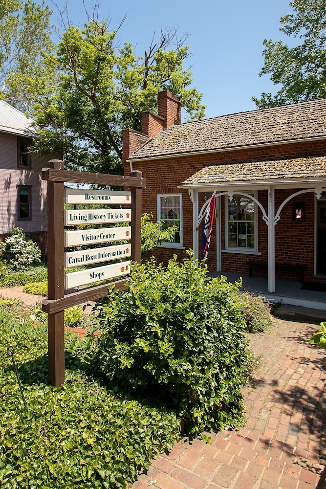 country squire inn and suites