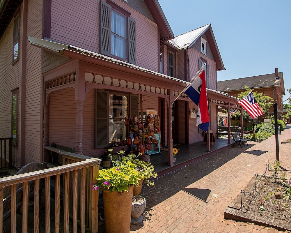 country squire inn and suites