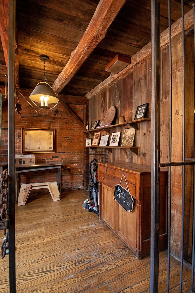 country squire inn and suites