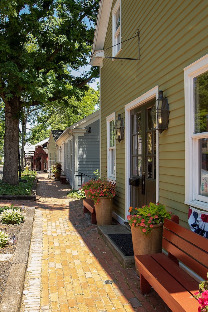 country squire inn and suites