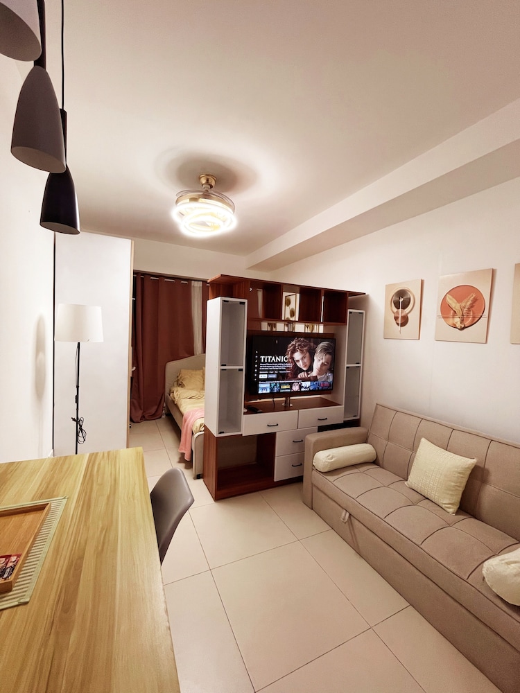 the residences in commonwealth by century