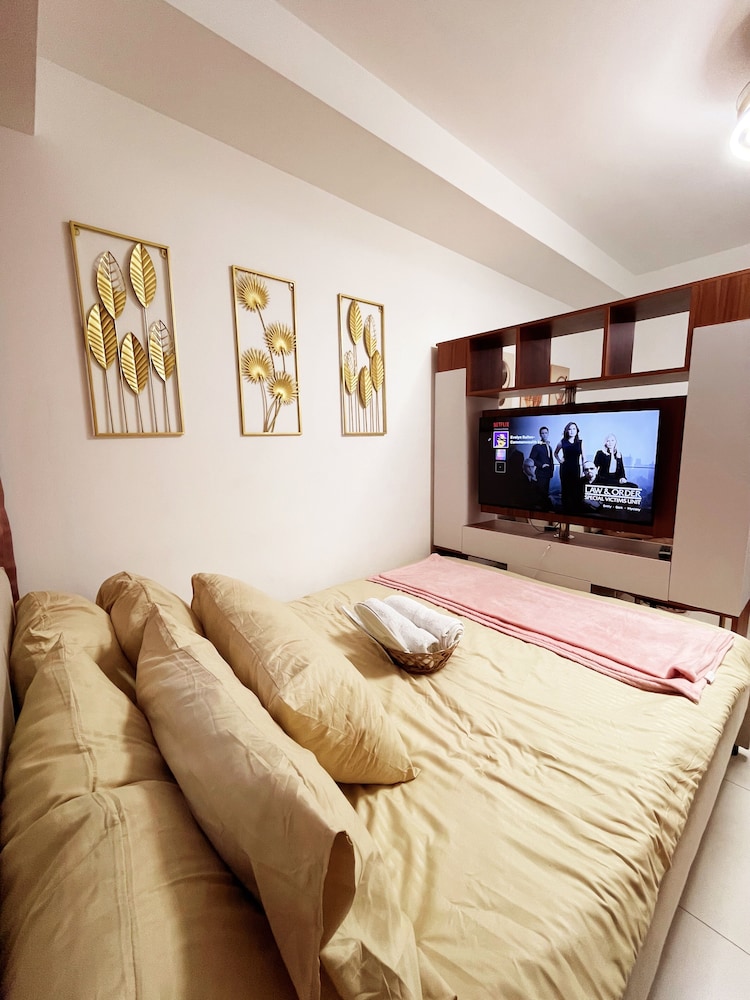 the residences in commonwealth by century