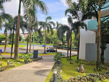 the residences in commonwealth by century